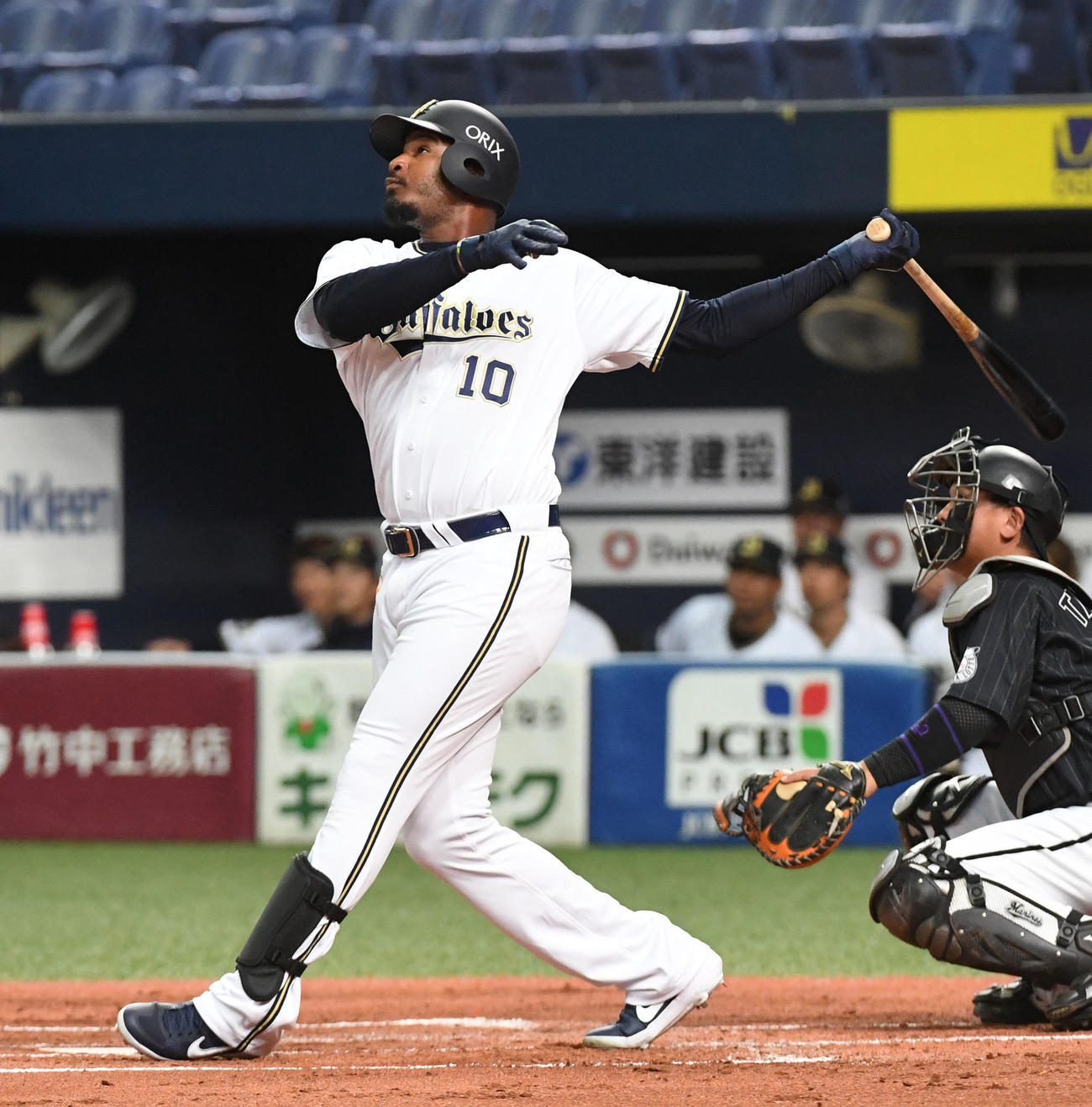 オリックス対ロッテ　1回裏オリックス2死一塁、ジョーンズは中飛に倒れる（撮影・前岡正明）