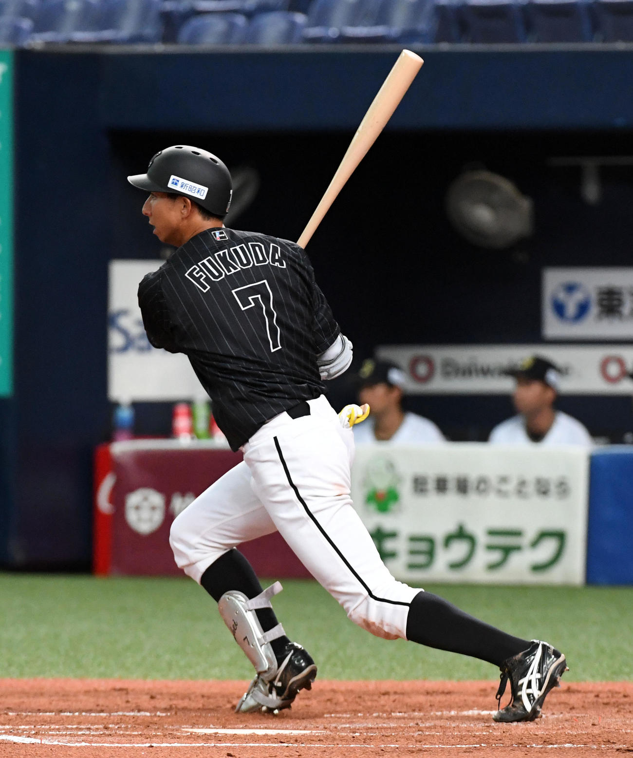 オリックス対ロッテ　3回表ロッテ無死、福田秀は右前打を放つ（撮影・前岡正明）