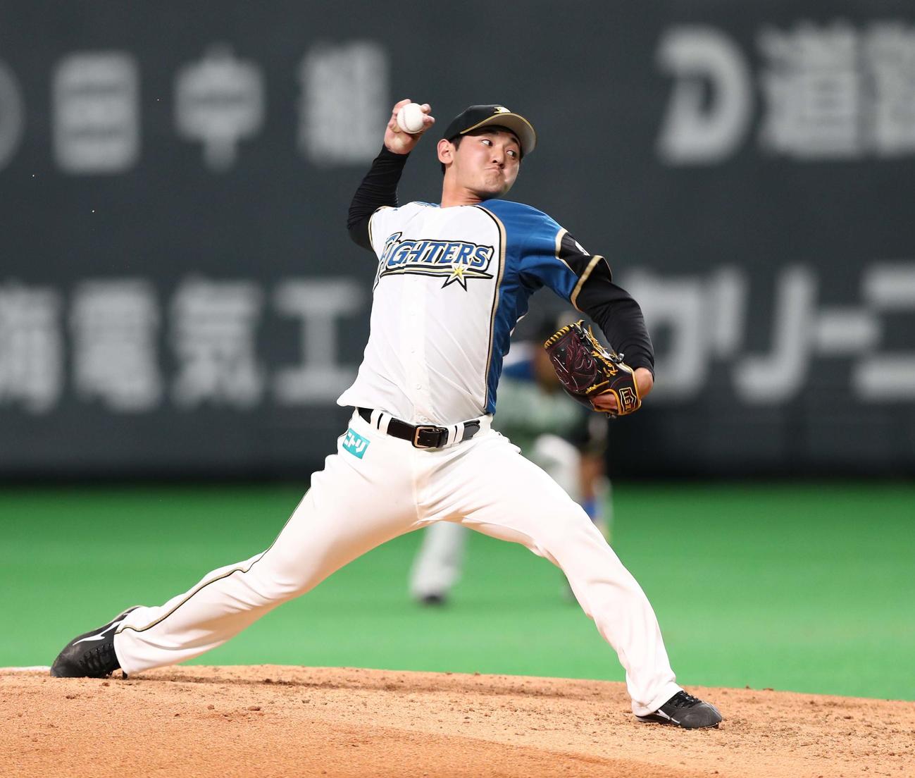 日本ハム対巨人　8回に登板の立野（撮影・黒川智章）