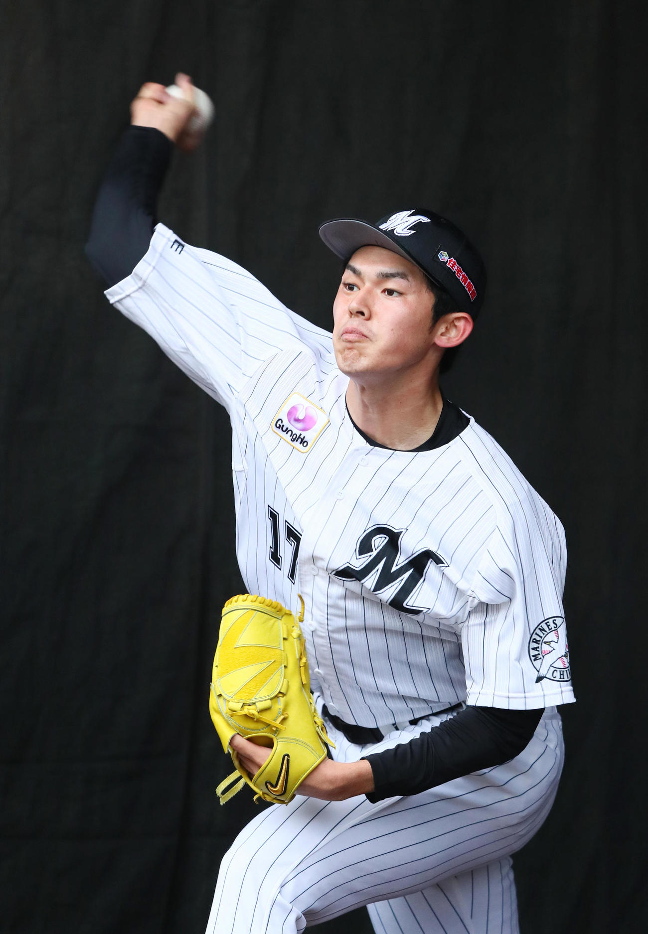 ブルベンで投球するロッテ佐々木朗（撮影・足立雅史）