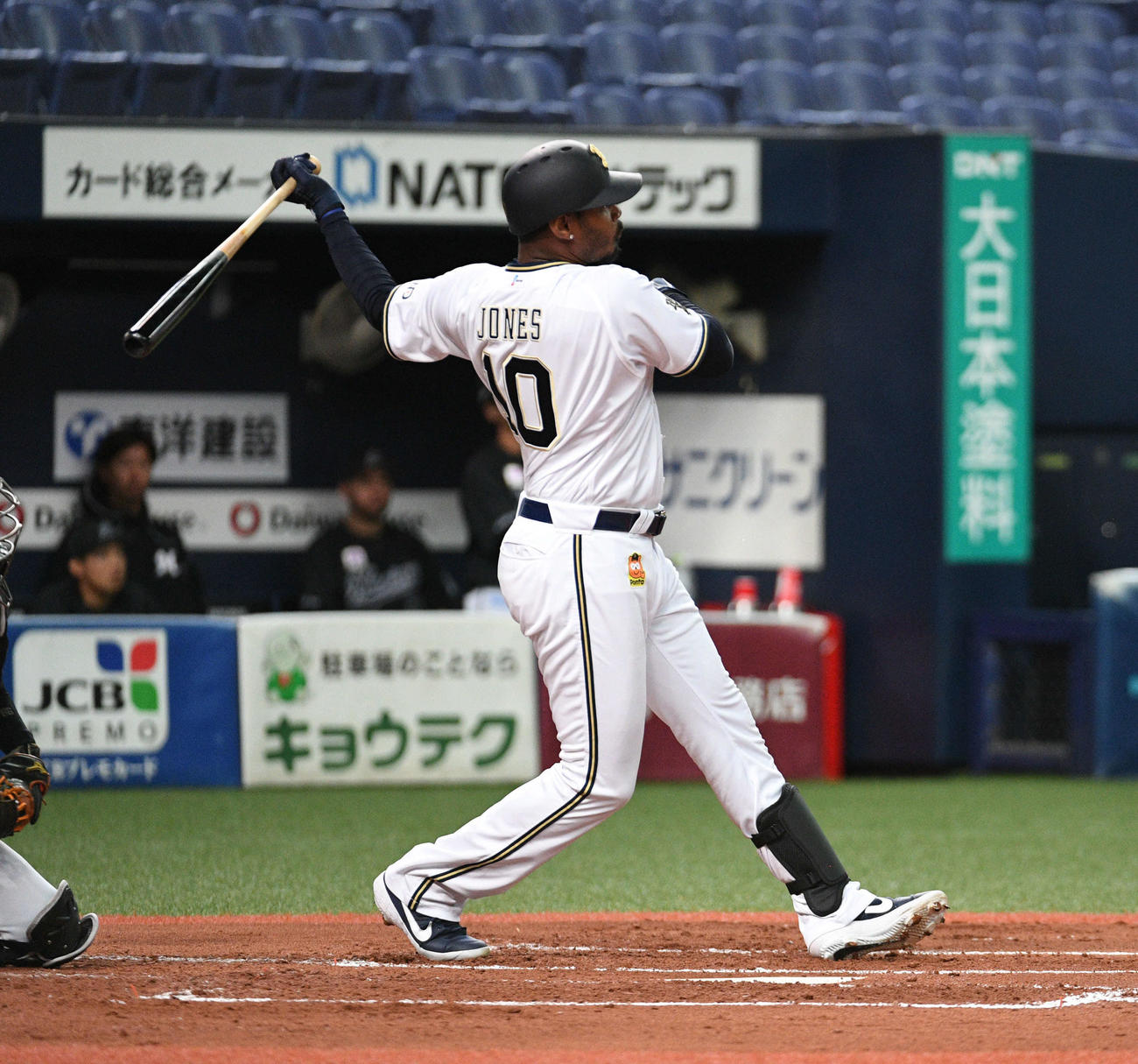 オリックス対ロッテ　1回裏オリックス2死一塁　アダム・ジョーンズは2点本塁打を放つ（撮影・渦原淳）
