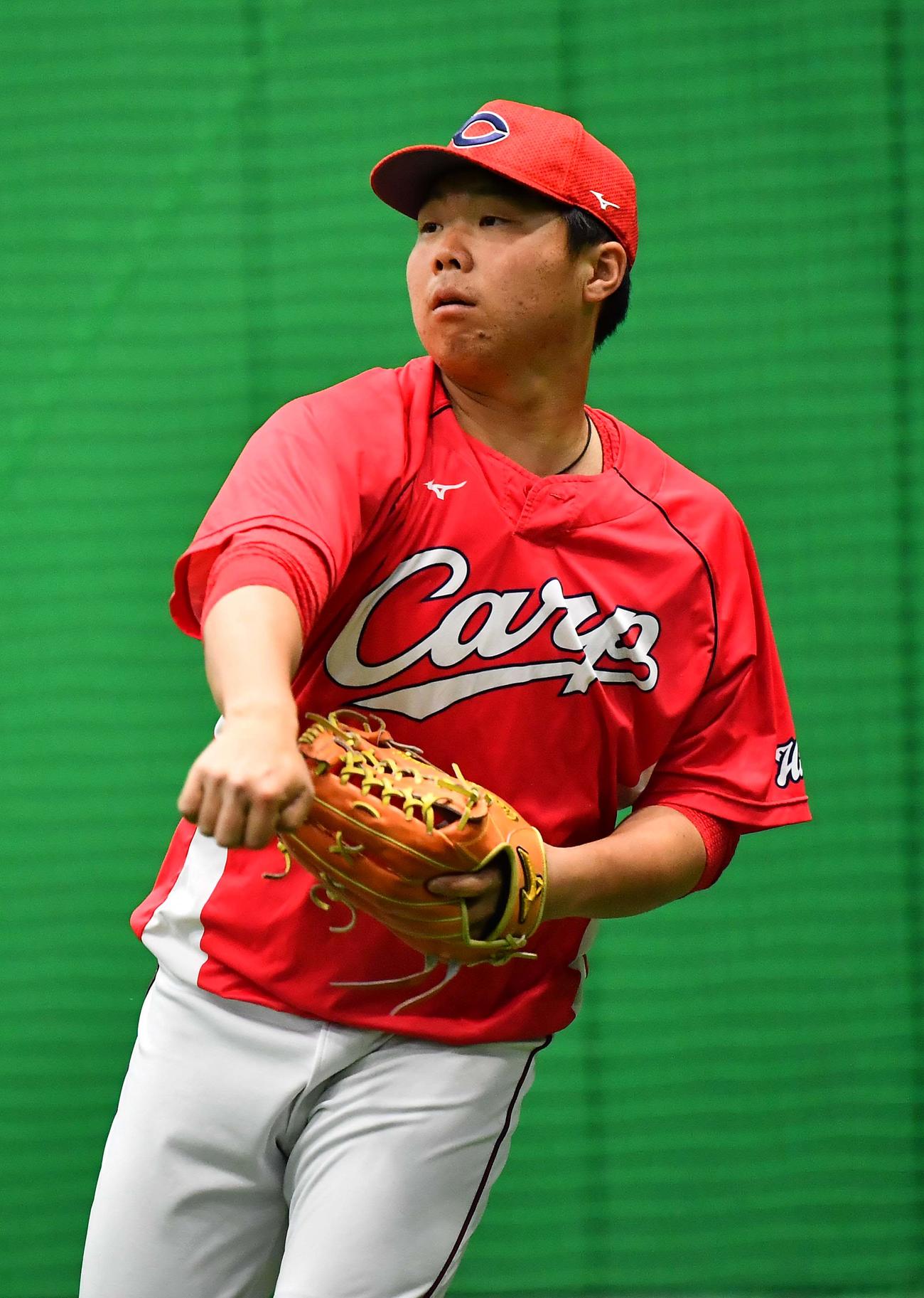 キャッチボールをする高橋大（撮影・上田博志）