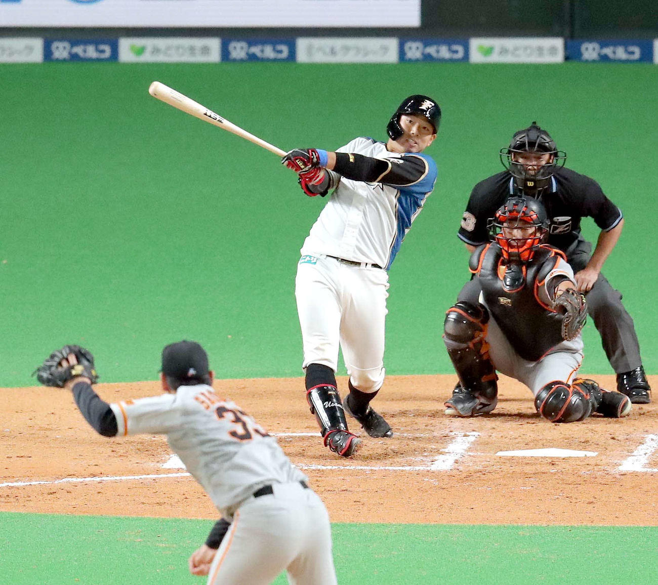 日本ハム対巨人　6回裏日本ハム2死一、二塁、宇佐見は2点適時三塁打を放つ（撮影・佐藤翔太）