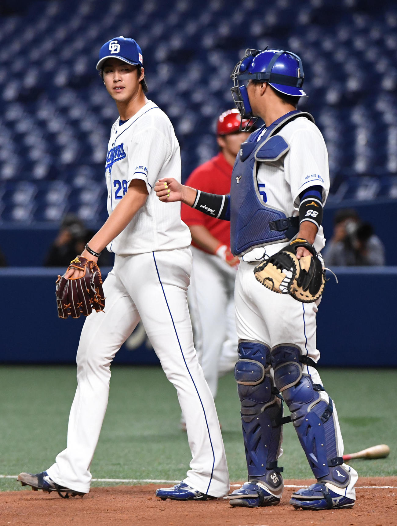 1日、鈴木誠也に勝ち越しの中犠飛を打たれた梅津晃大（撮影・森本幸一）