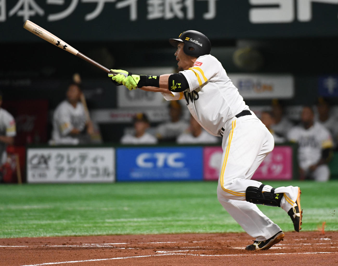 2回裏ソフトバンク1死、松田宣浩は右越えに先制のソロ本塁打を放つ（撮影・今浪浩三）