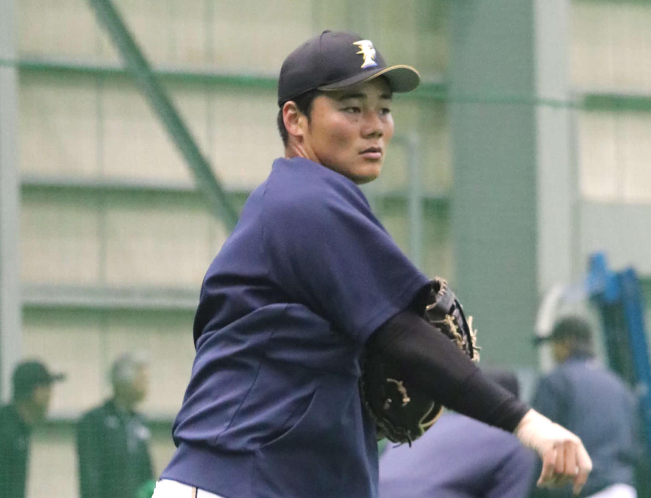 キャッチボールをする日本ハム清宮（撮影・山崎純一）
