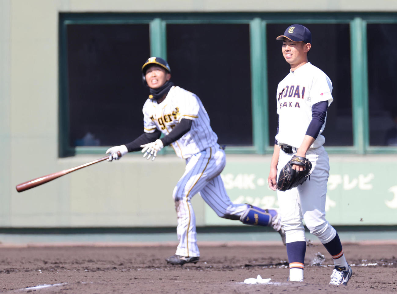 プロアマ交流戦阪神対大商大　5回裏阪神1死一塁、島田を打ち取る大商大・吉川（撮影・清水貴仁）