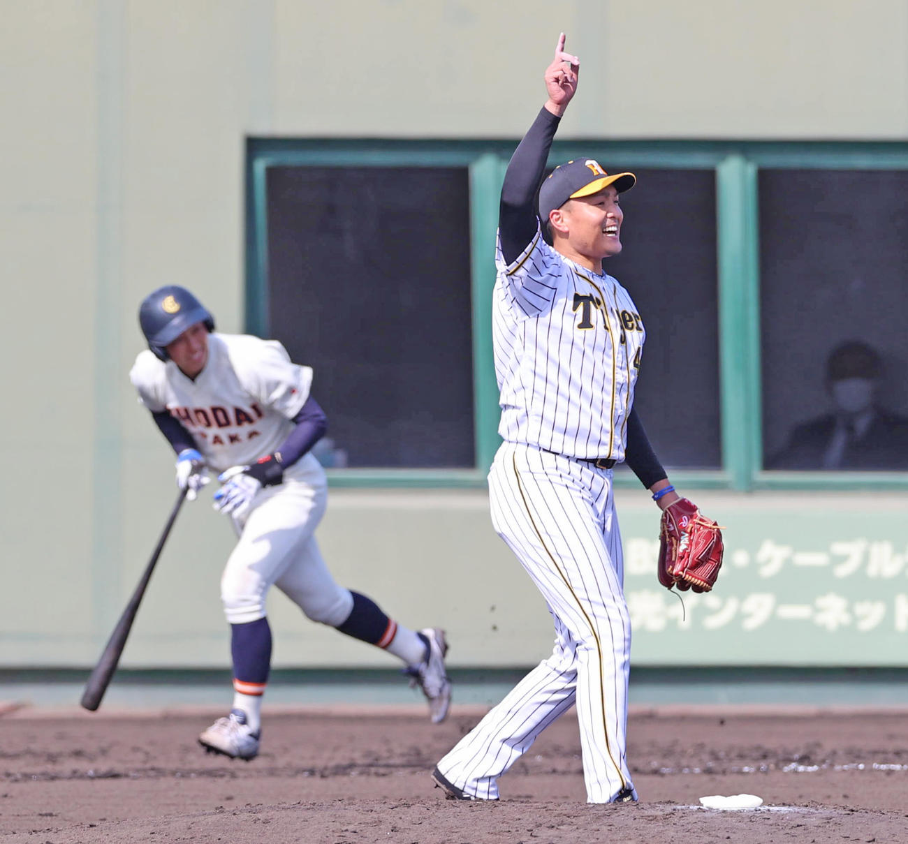 大商大戦に登板した秋山は4回を無失点に抑える（撮影・清水貴仁）
