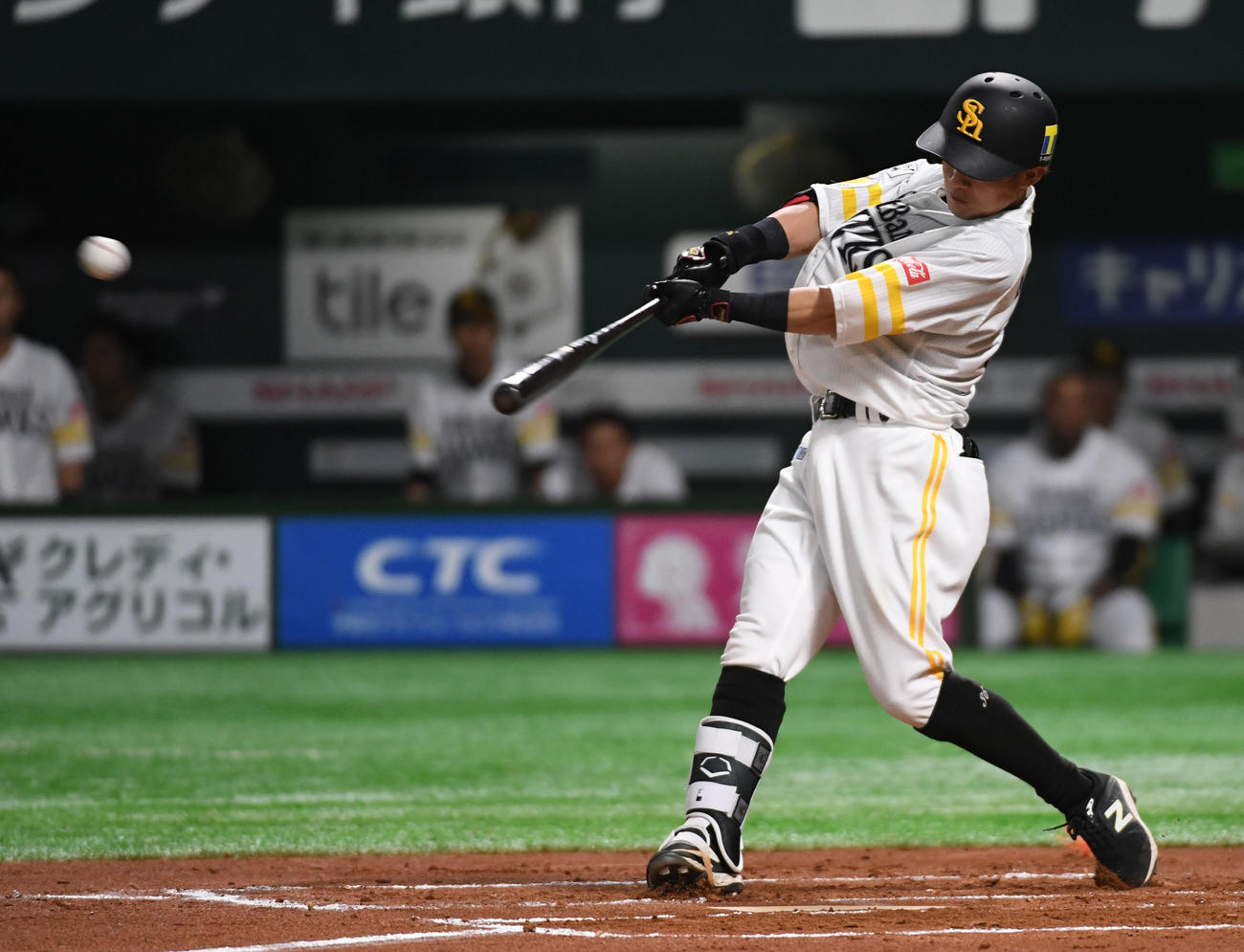 開幕1番に前進したソフトバンク牧原（撮影・今浪浩三）