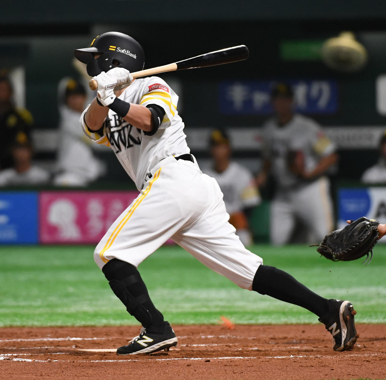 ソフトバンク対ヤクルト　6回裏ソフトバンク2死満塁、川島慶三は右中間を破る逆転の走者一掃三塁適時打を放つ（撮影・今浪浩三）