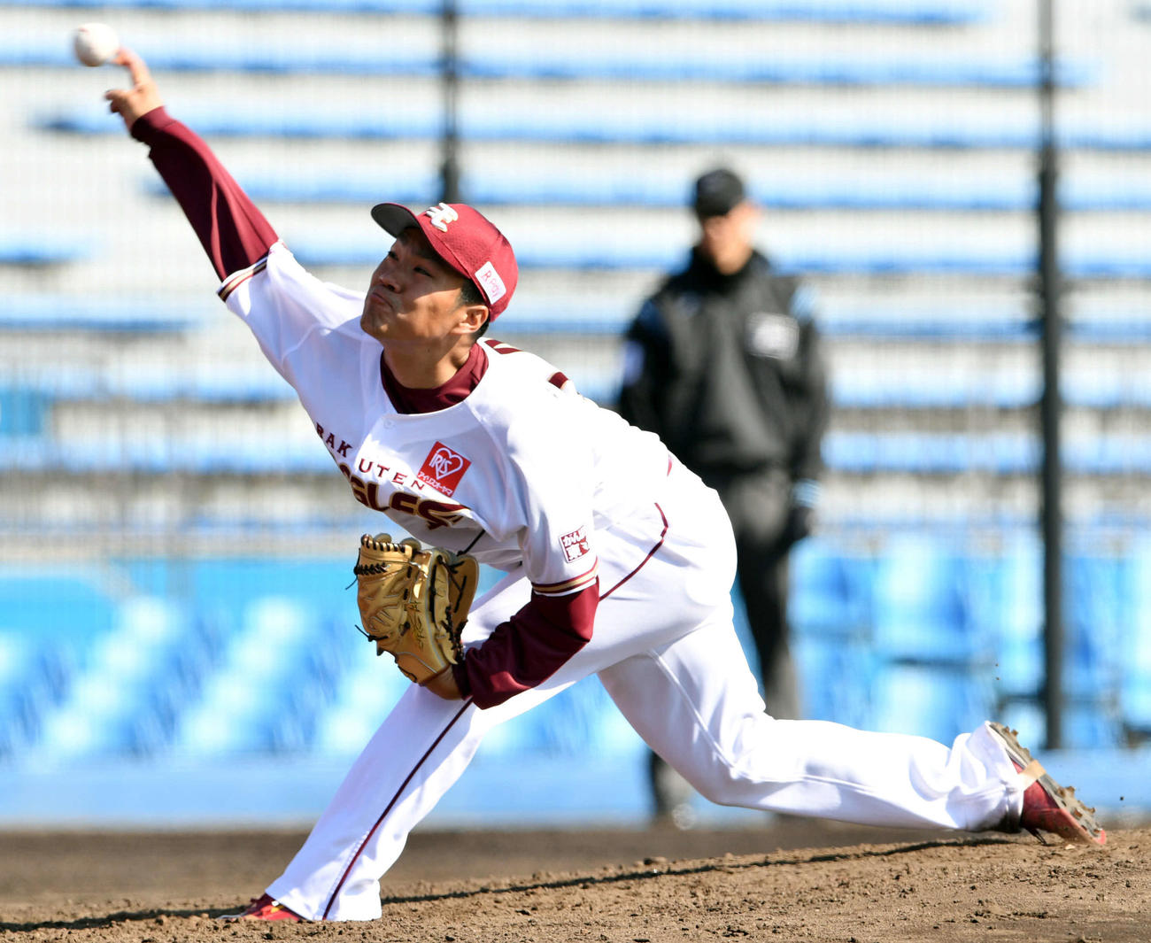 楽天対中日　先発で力投する楽天則本昂（撮影・滝沢徹郎）