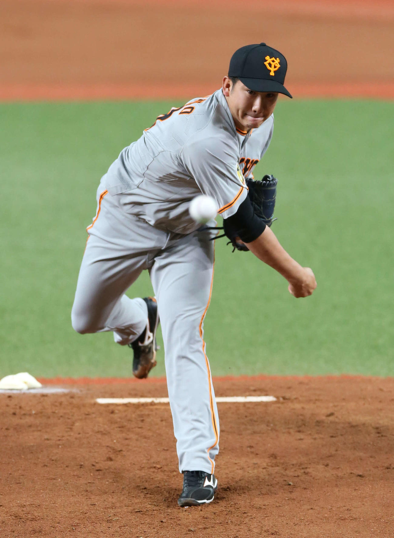 オリックス対巨人　力投する巨人先発の菅野（撮影・河野匠）