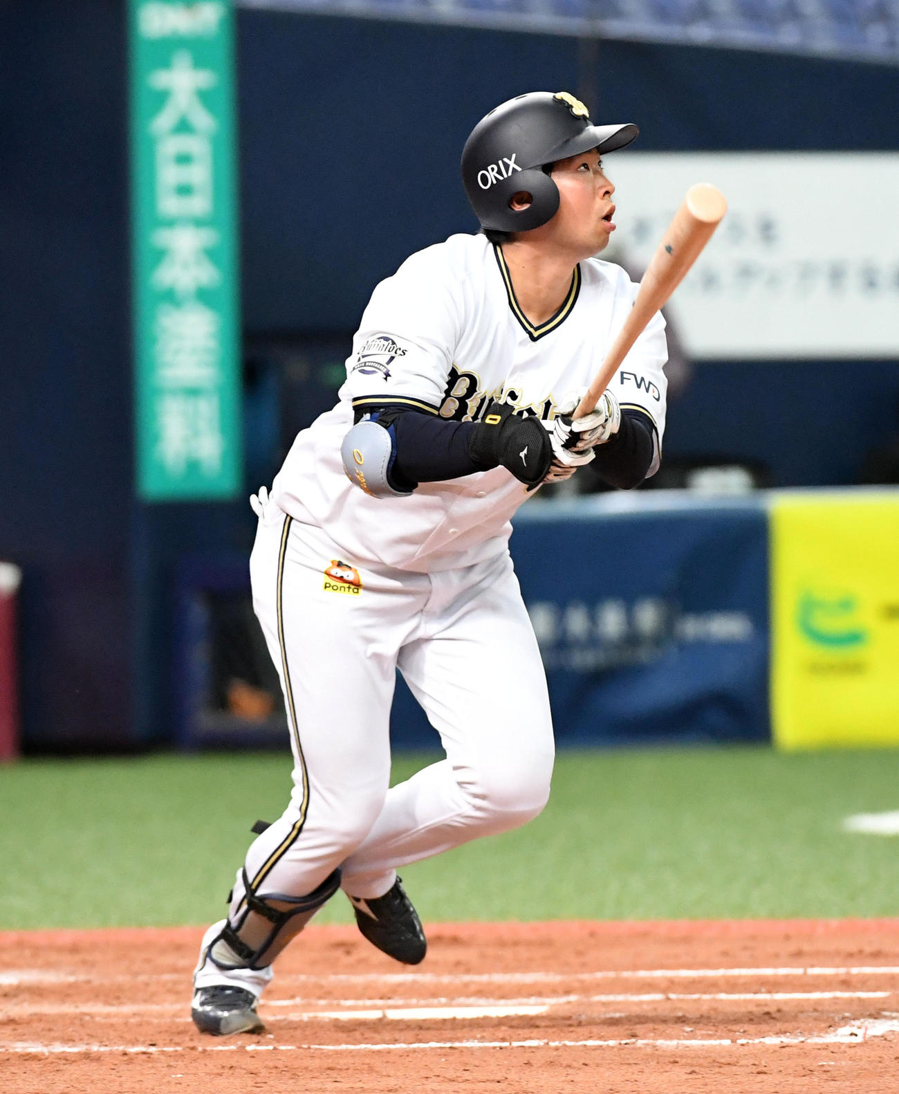 オリックス対巨人　4回裏オリックス1死、右中間に本塁打を放つ勝俣（撮影・前岡正明）