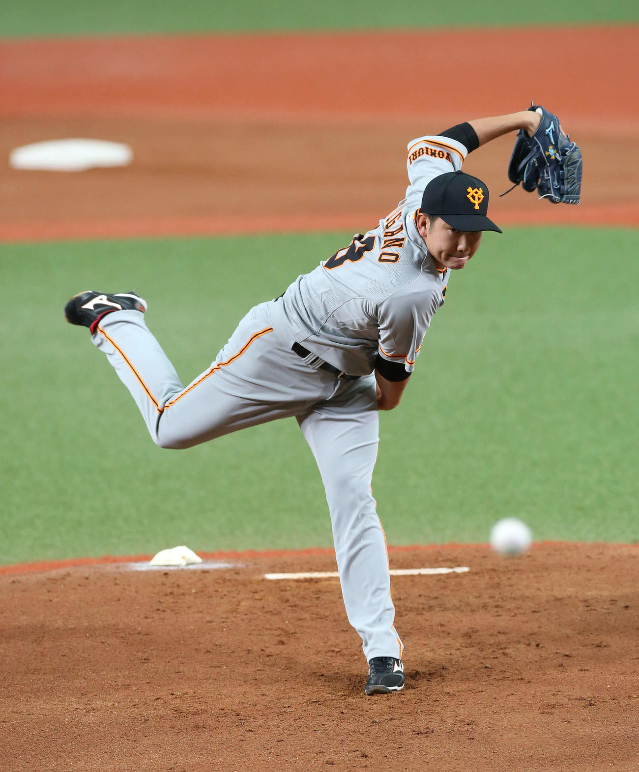 オリックス対巨人　力投する巨人先発の菅野（撮影・河野匠）