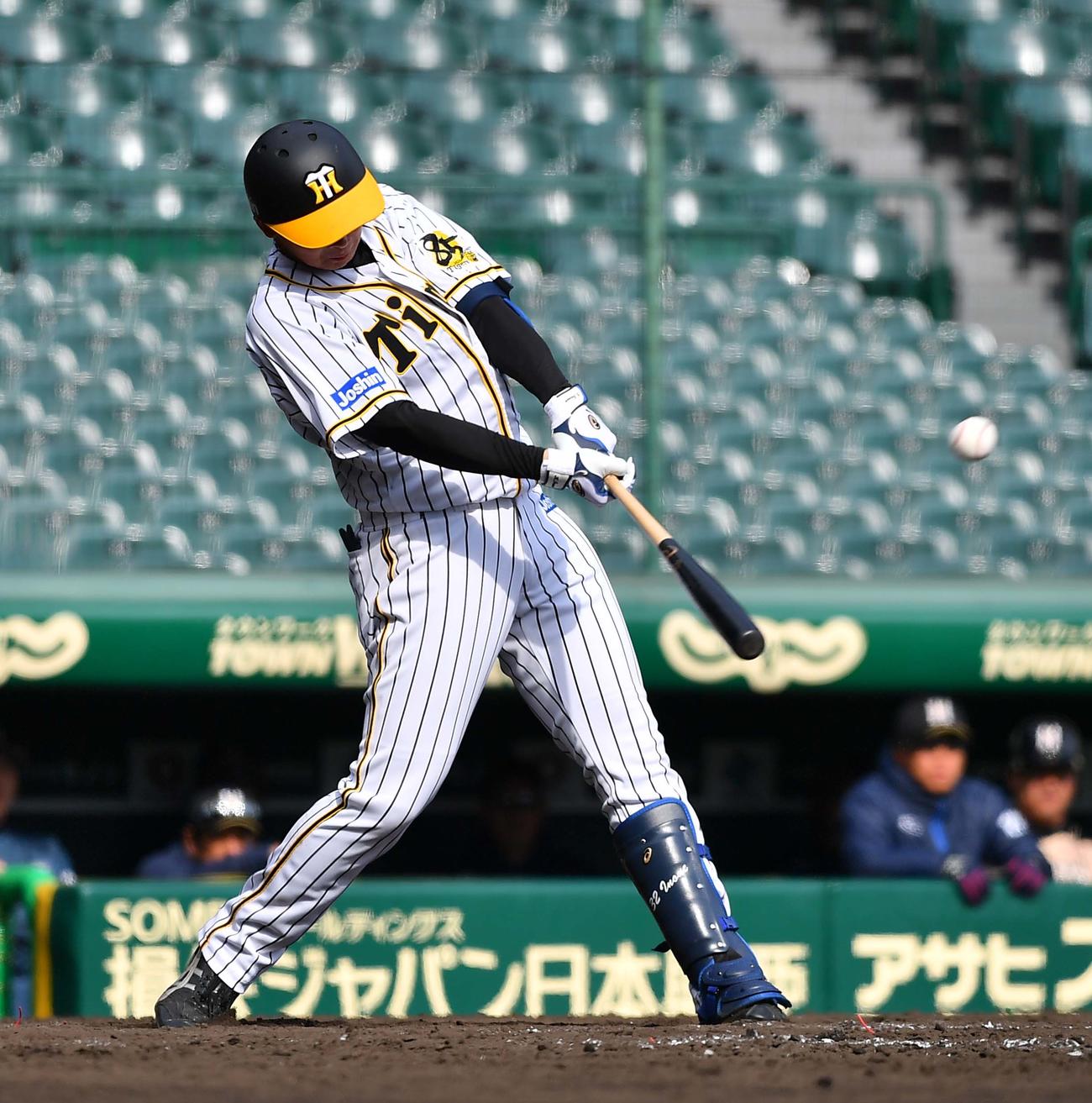 5回裏阪神2死二塁、右飛に倒れる井上広大（撮影・上田博志）