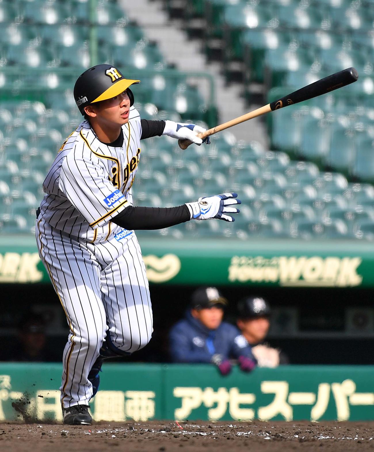 5回裏阪神2死二塁、右飛に倒れる井上広大（撮影・上田博志）