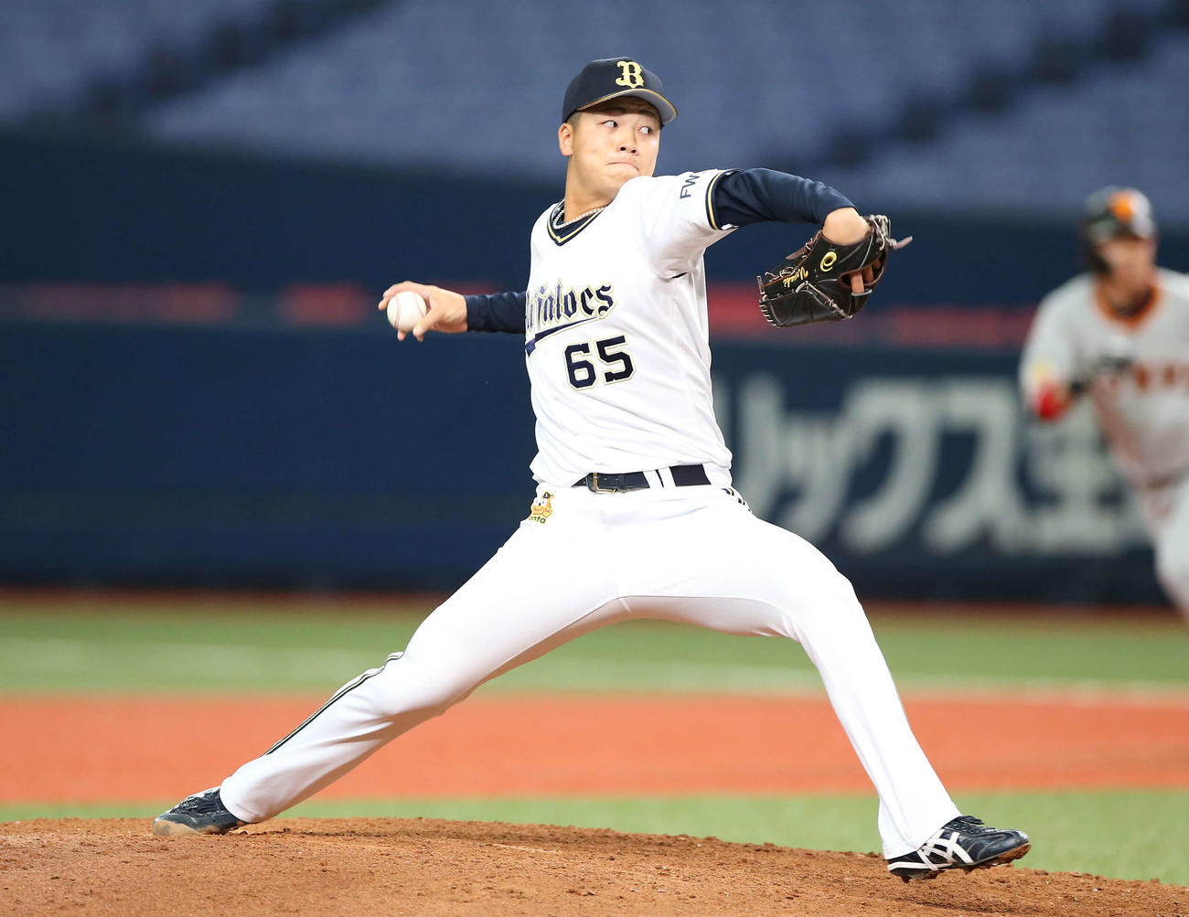 オリックス対巨人　6回表途中にオリックス2番手で登板した漆原（撮影・河野匠）