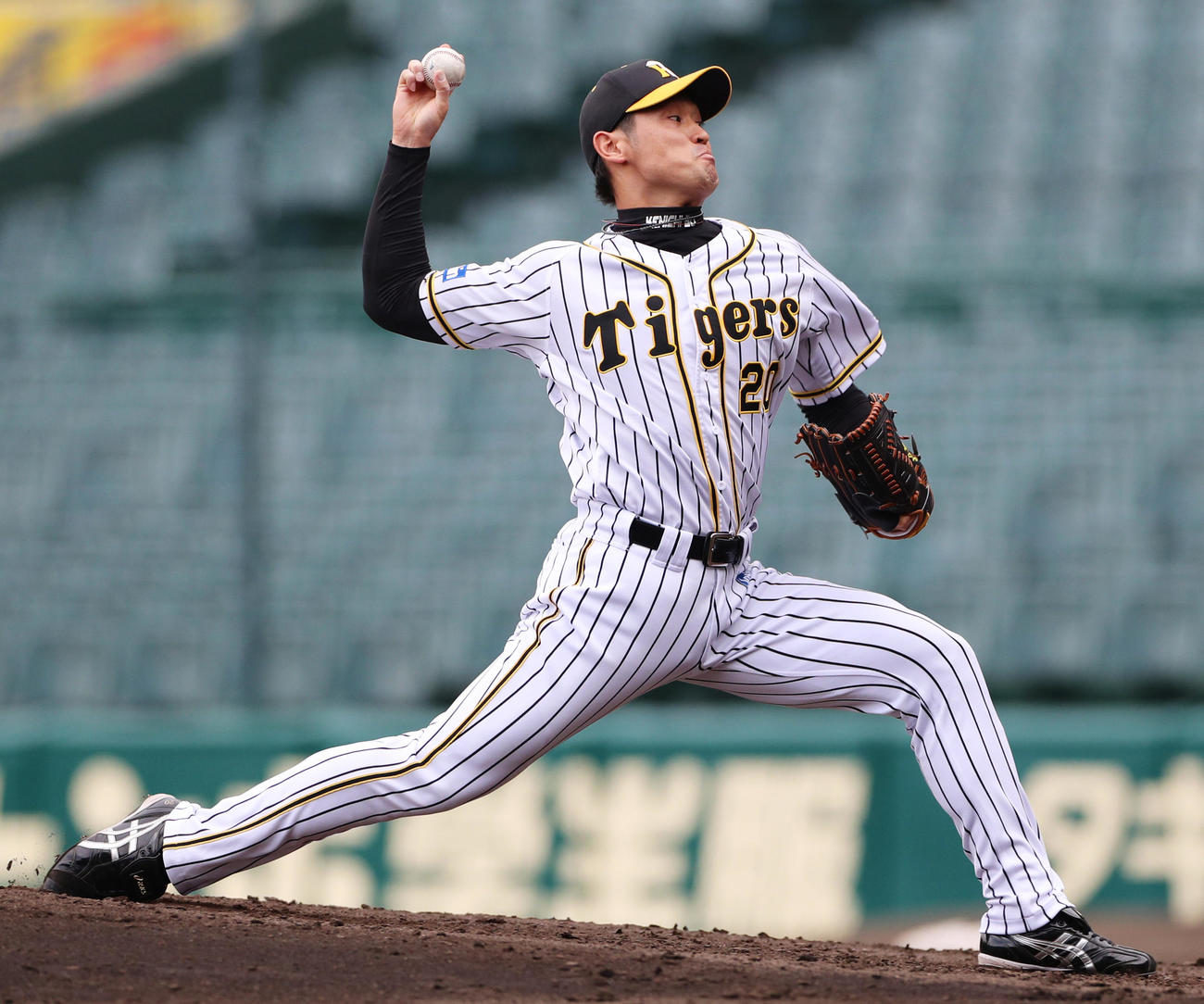 6回から登板もいきなり失点するなど3回3失点だった中田賢一（撮影・清水貴仁）