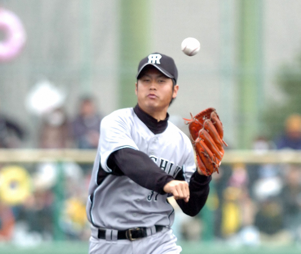オープン戦初出場で好守備を見せる阪神1年目の野原将志（2007年2月25日撮影）