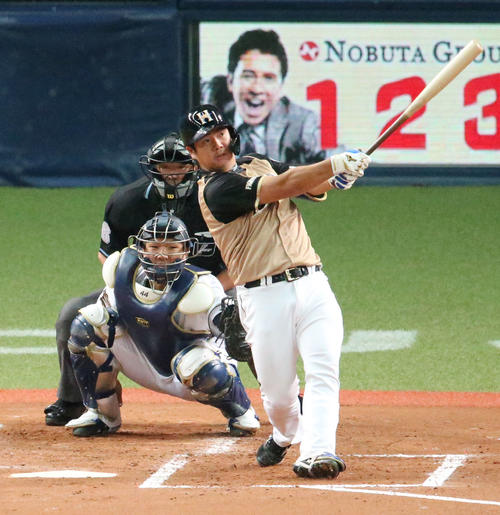 オリックス日本ハム 2回表日本ハム1死、横尾は先制の左越え本塁打を放つ(撮影・上山淳一)