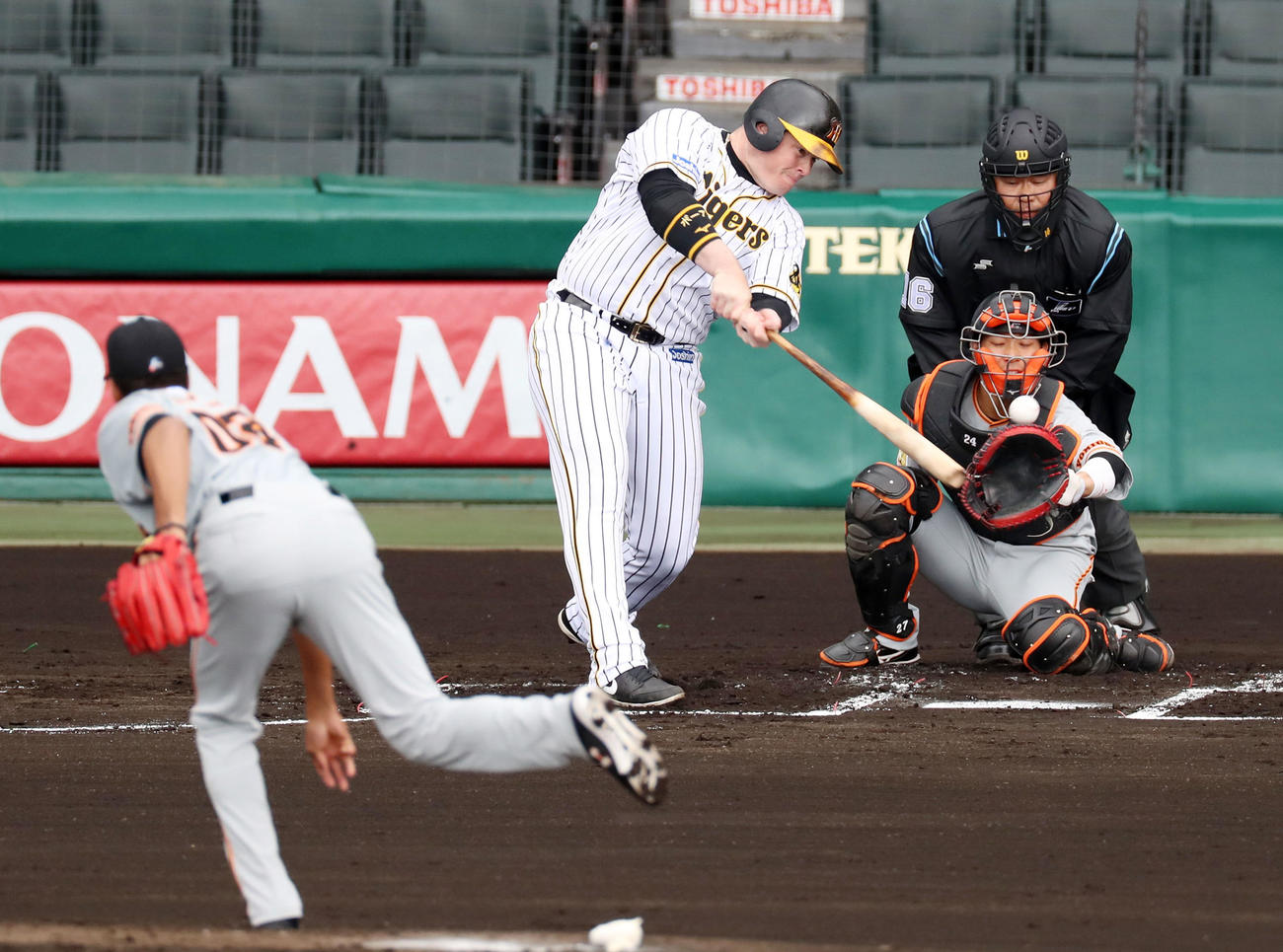 阪神対巨人　1回裏阪神2死二塁、ボーアは左前適時打を放つ（撮影・加藤哉）