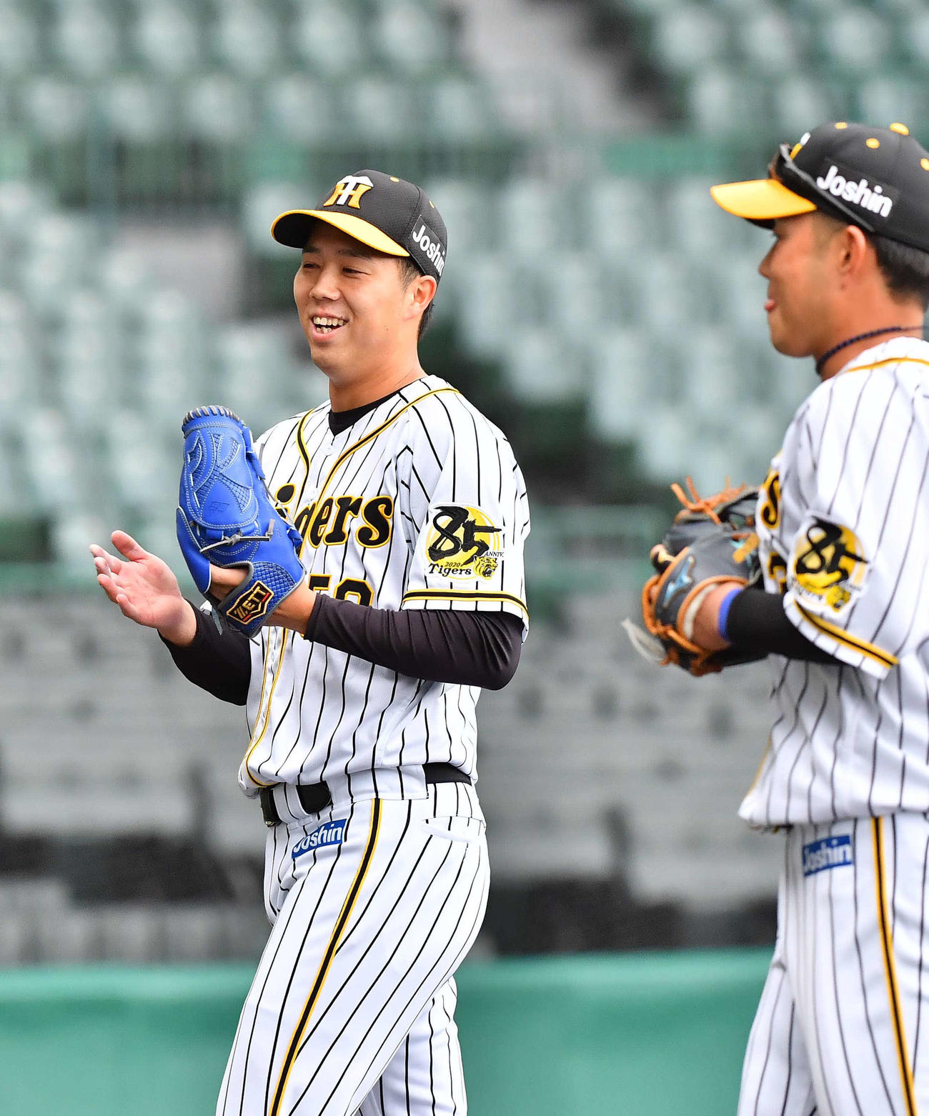 阪神対巨人　巨人戦で好投し笑顔を見せる青柳（撮影・上田博志）
