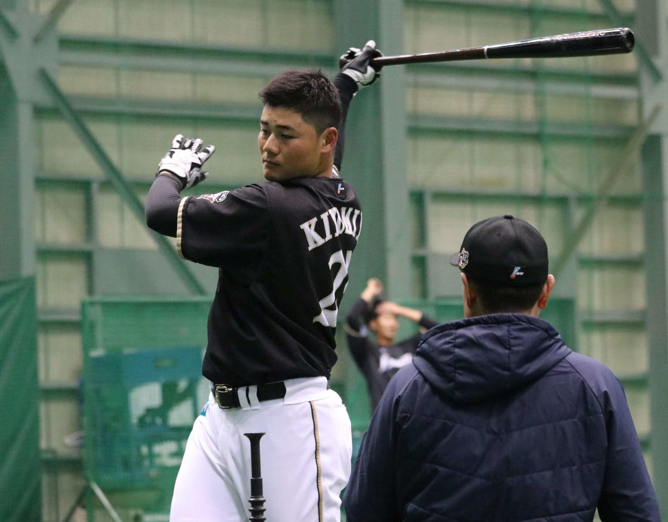 ティー打撃をする日本ハム清宮（撮影・山崎純一）