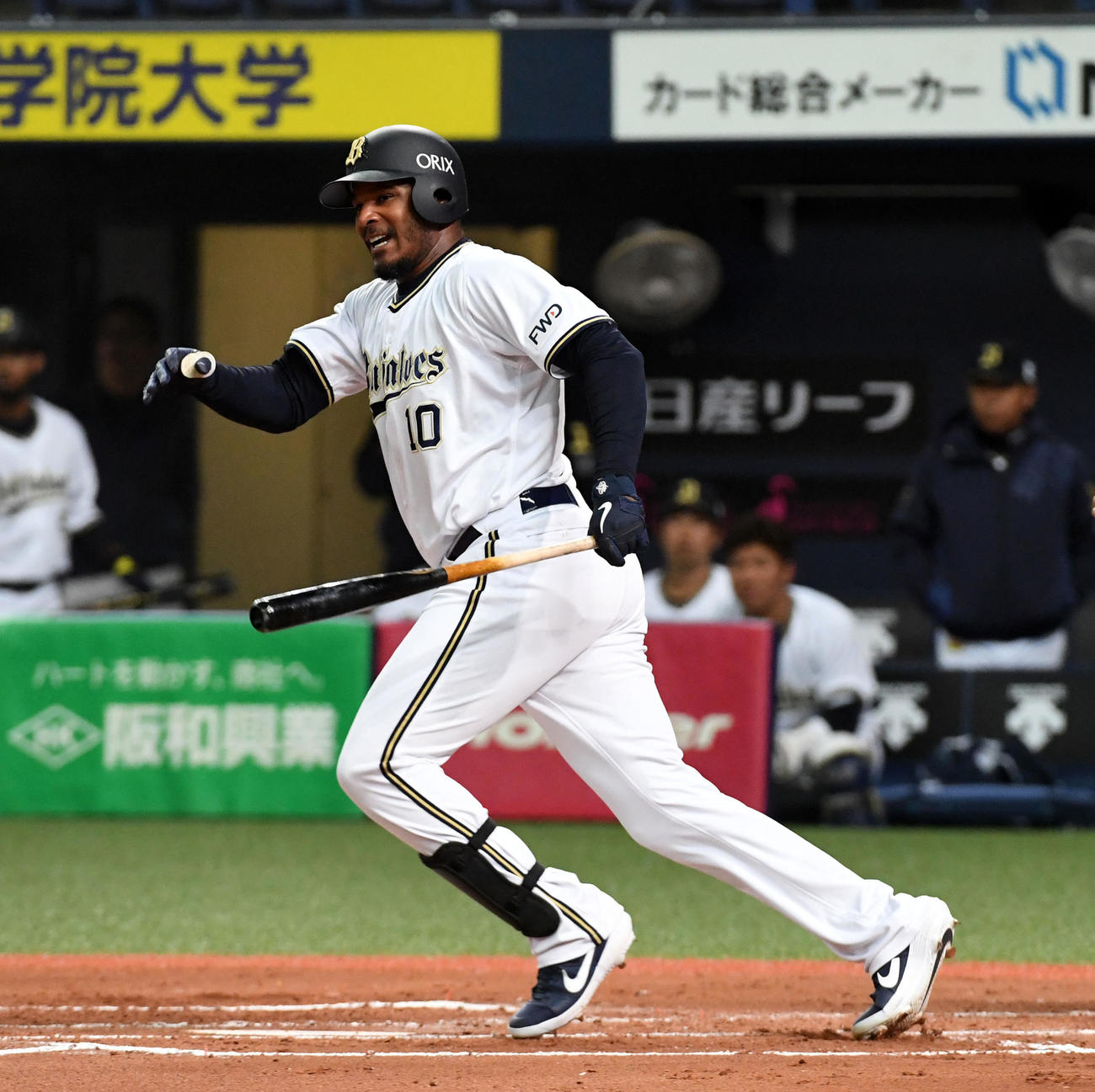 オリックス対日本ハム　1回裏オリックス1死一、二塁、ジョーンズは三塁ゴロ併殺に倒れる（撮影・前岡正明）