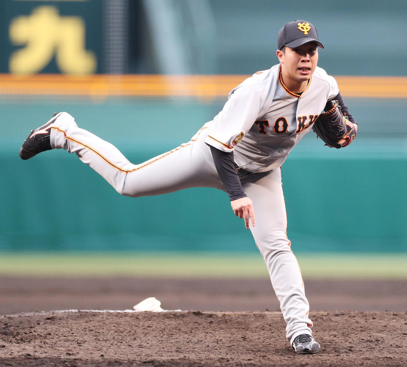 6回から登板し4イニングを3安打1失点と好投する巨人鍬原（撮影・清水貴仁）