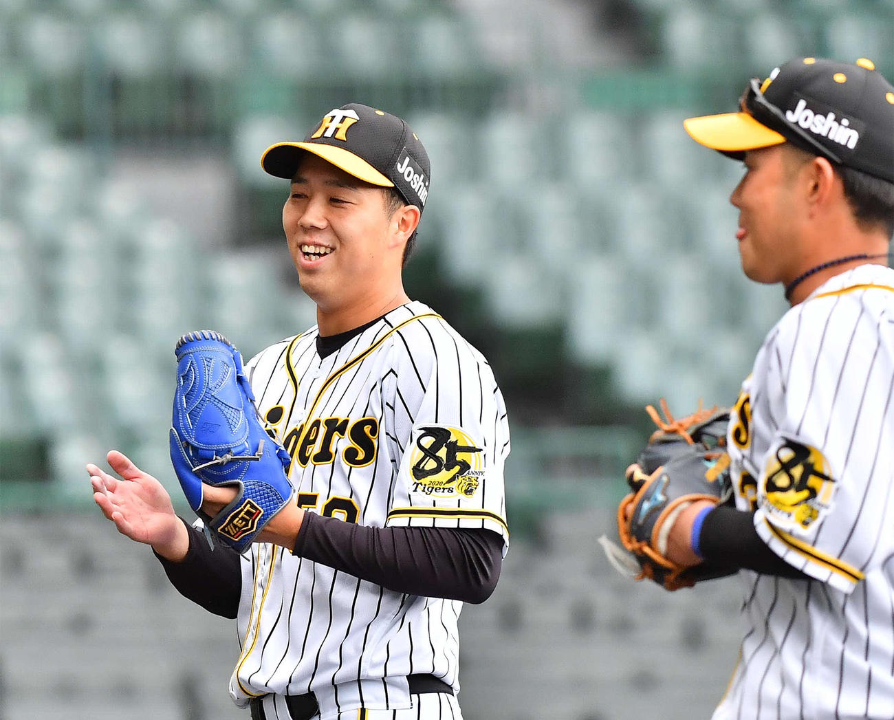 巨人戦に先発した青柳は好投し笑顔を見せる（撮影・上田博志）