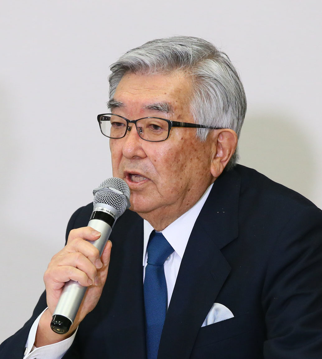 第2回「新型コロナウイルス対策連絡会議」を終え会見に臨むNPB斉藤コミッショナー（撮影・足立雅史）