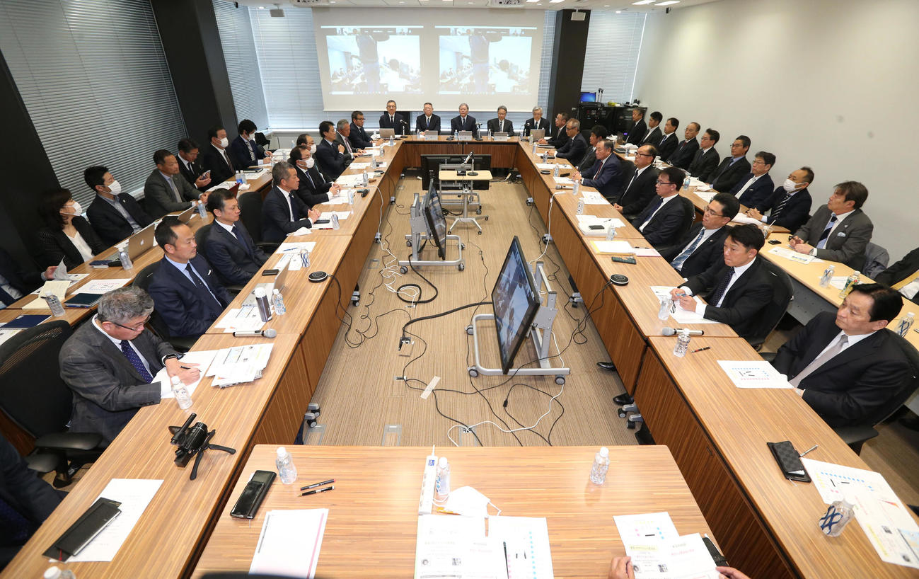 新型コロナウイルス対策連絡会議が行われた会場（代表撮影）