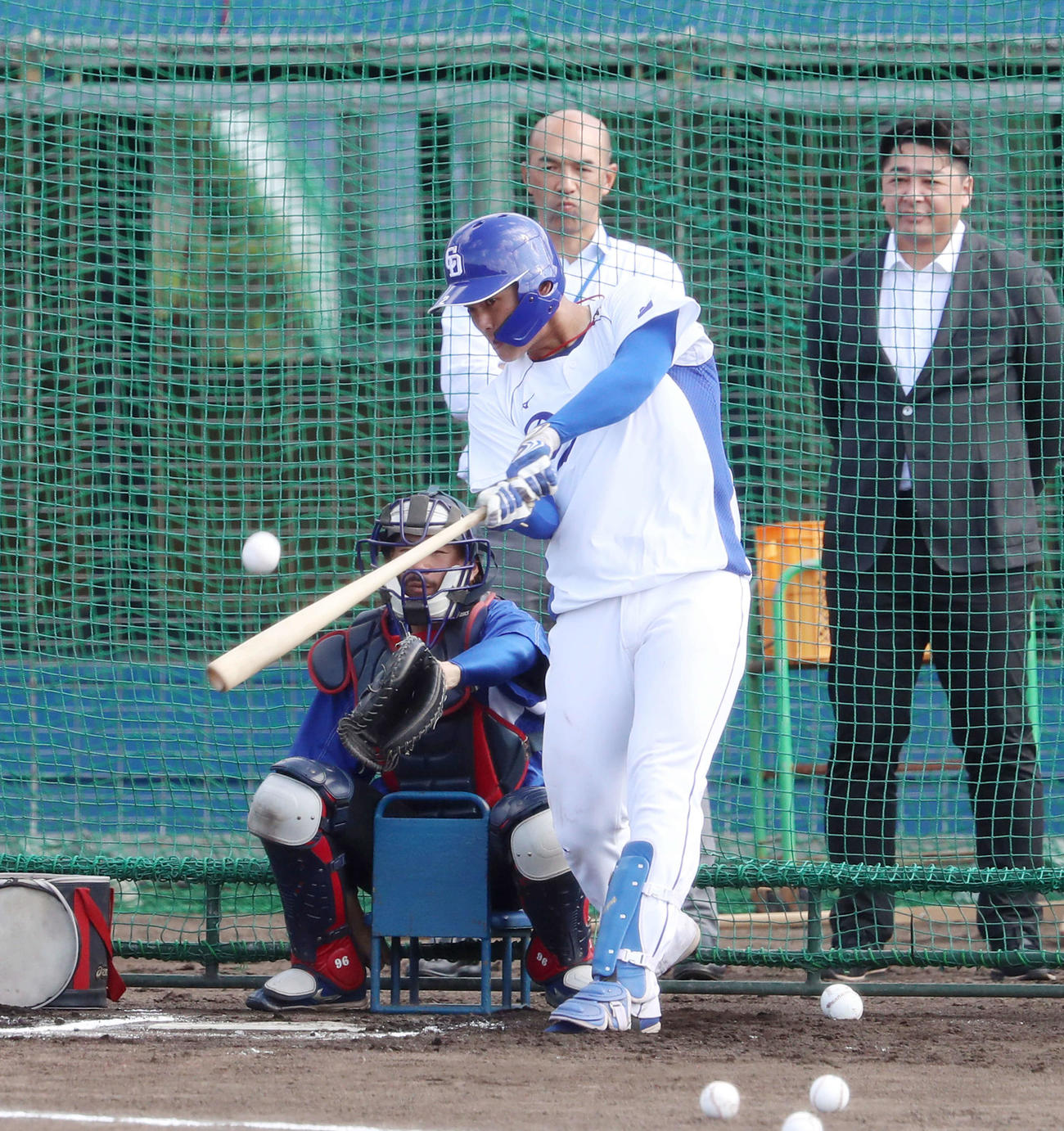 フリー打撃練習を行う中日石川昂弥（2020年2月12日撮影）