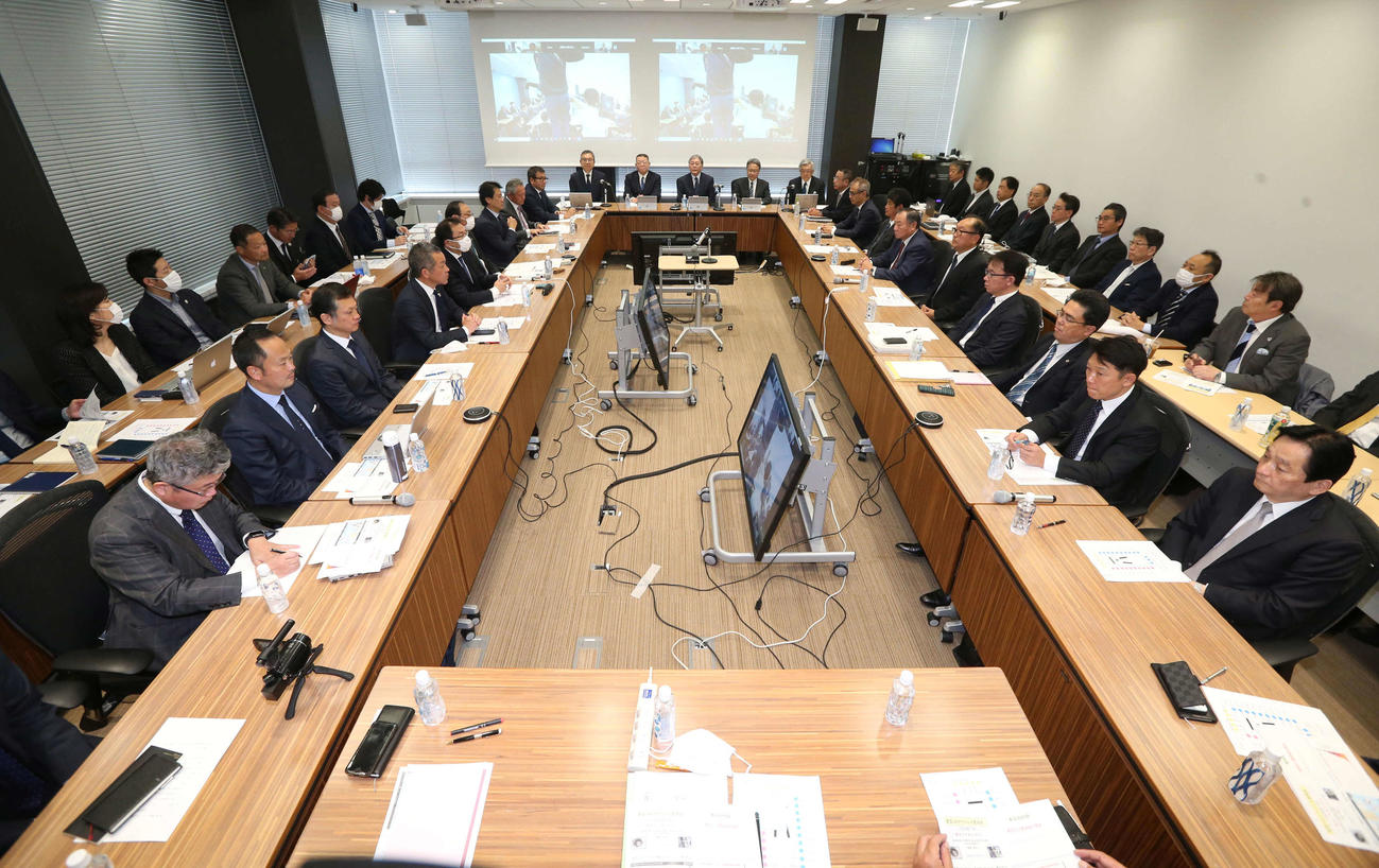 新型コロナウイルス対策連絡会議が行われた会場（代表撮影）