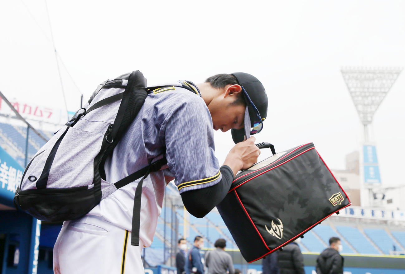 練習を終え引き揚げる阪神藤浪（撮影・加藤哉）