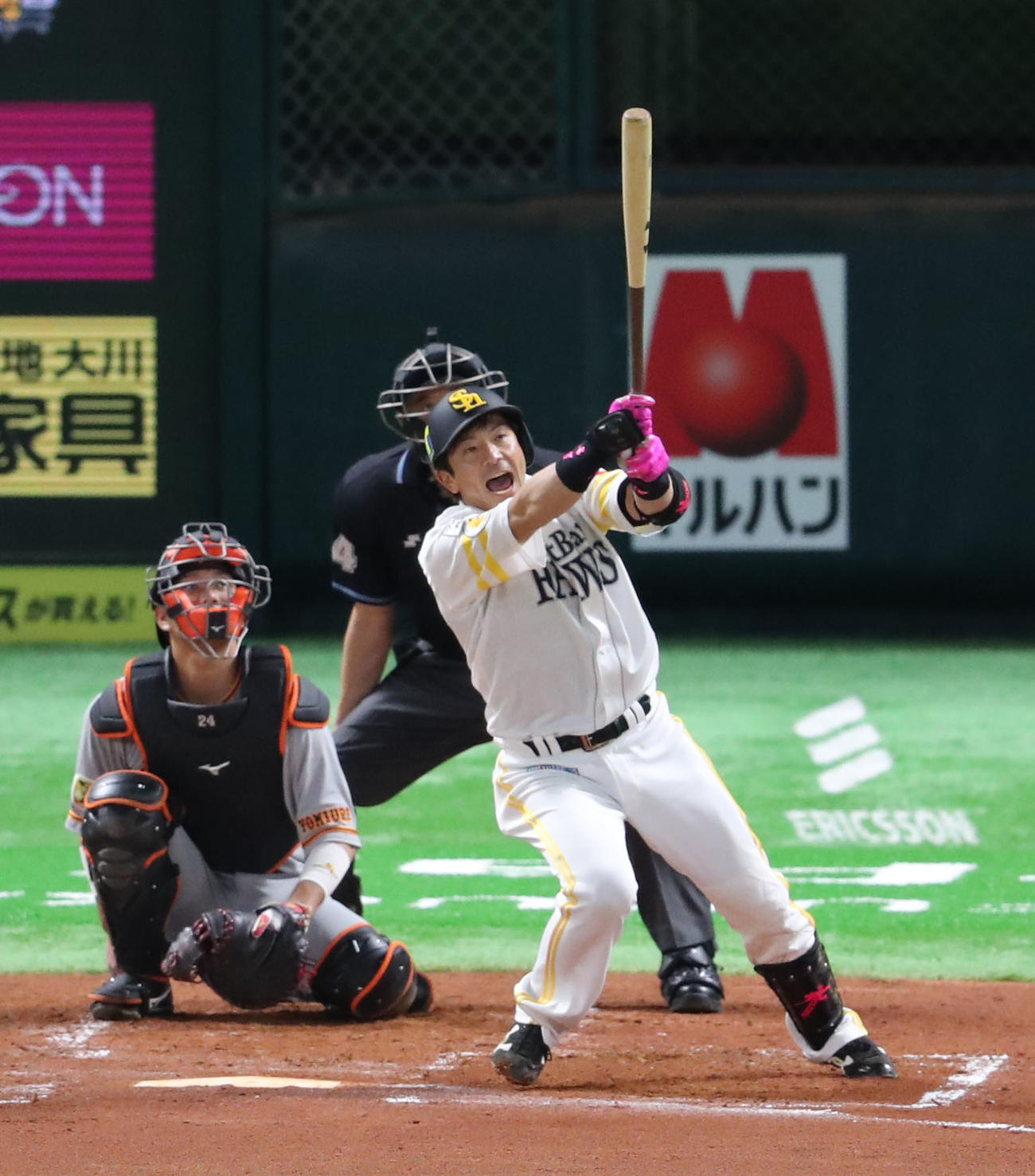 ソフトバンク対巨人　1回裏ソフトバンク無死、松田宣は左越えに本塁打を放つ（撮影・梅根麻紀）