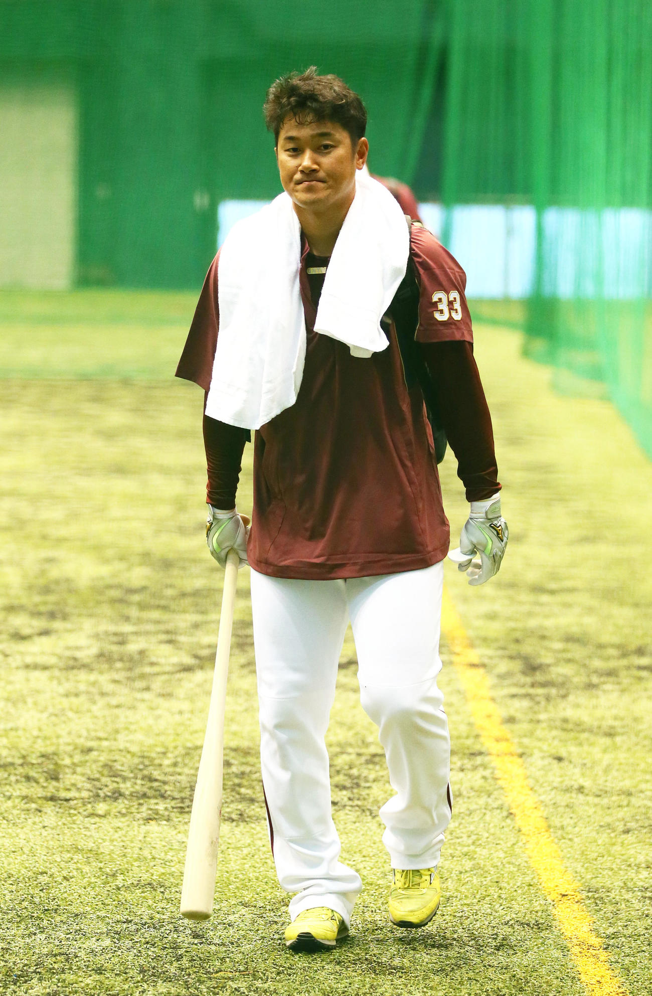 試合が雨天中止となり、室内練習場で調整する楽天銀次（撮影・足立雅史）