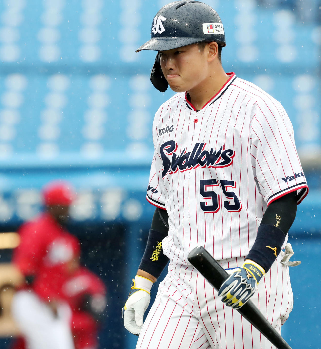 ヤクルト対広島　2回裏ヤクルト無死、捕邪飛に倒れた村上宗隆は悔しそうに下唇を噛む（撮影・垰建太）