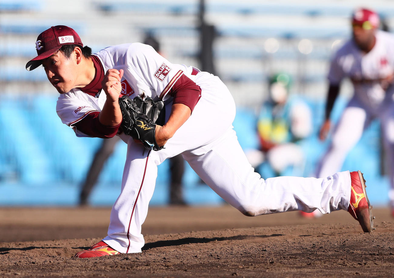 楽天対西武　楽天4番手の牧田（撮影・足立雅史）
