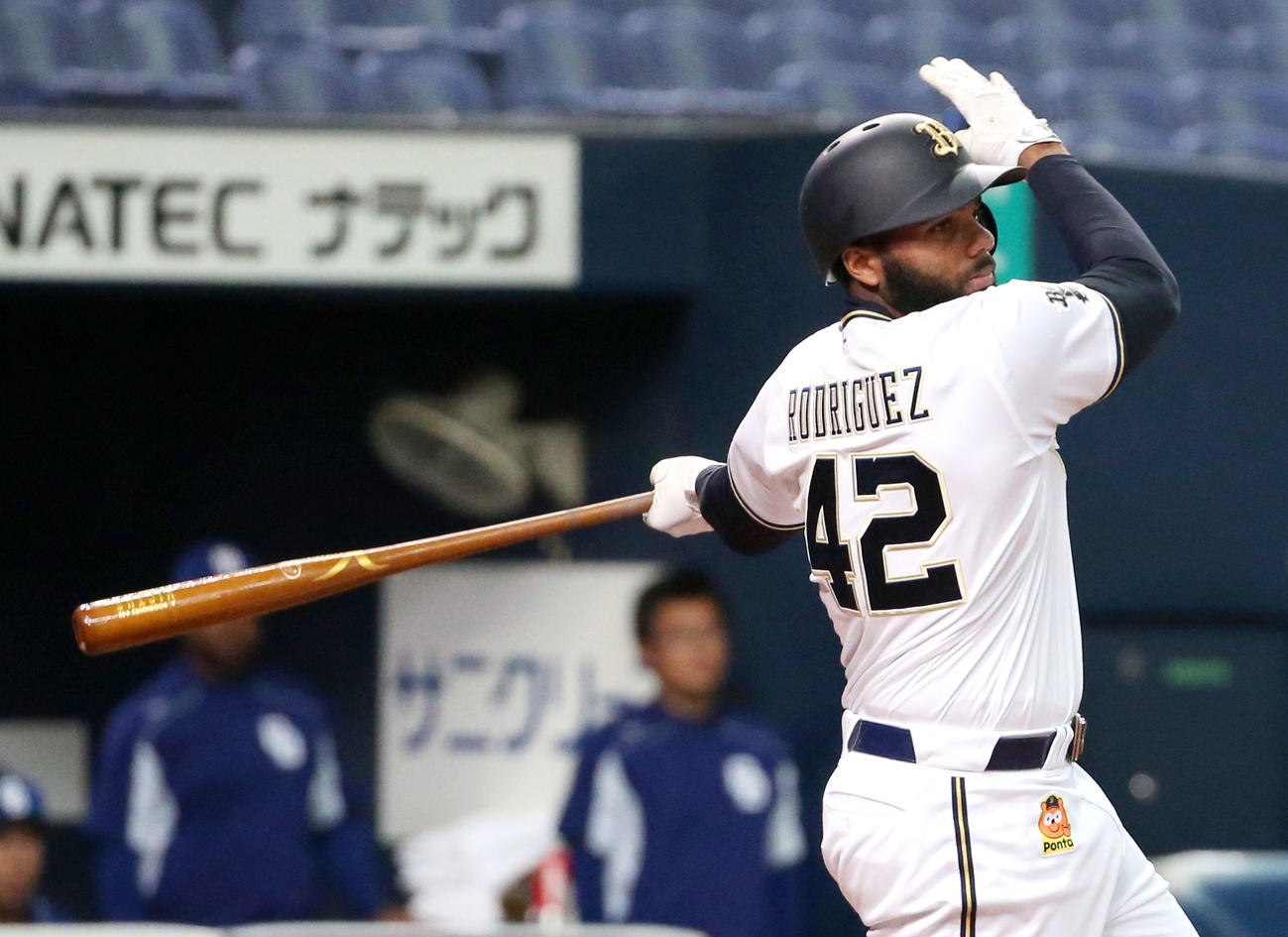 オリックス対中日　1回裏オリックス2死一、三塁、ロドリゲスは右前適時打を放つ（撮影・上山淳一）