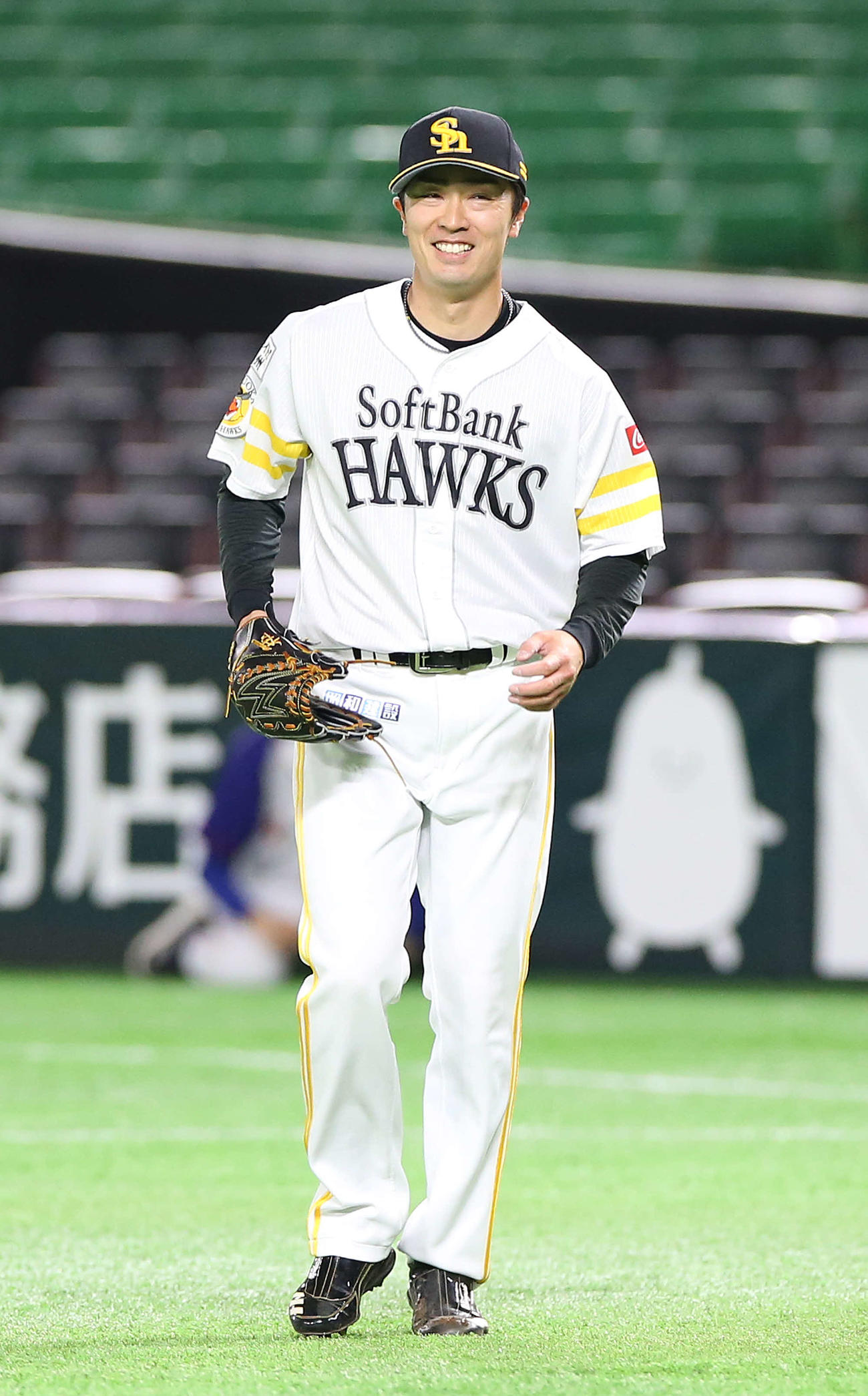 ソフトバンク対巨人　2回表巨人1死、パーラを一ゴロに仕留め笑顔を見せる和田（撮影・河野匠）