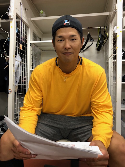 ファンからの質問企画を行ったロッテ中村奨吾（球団提供）