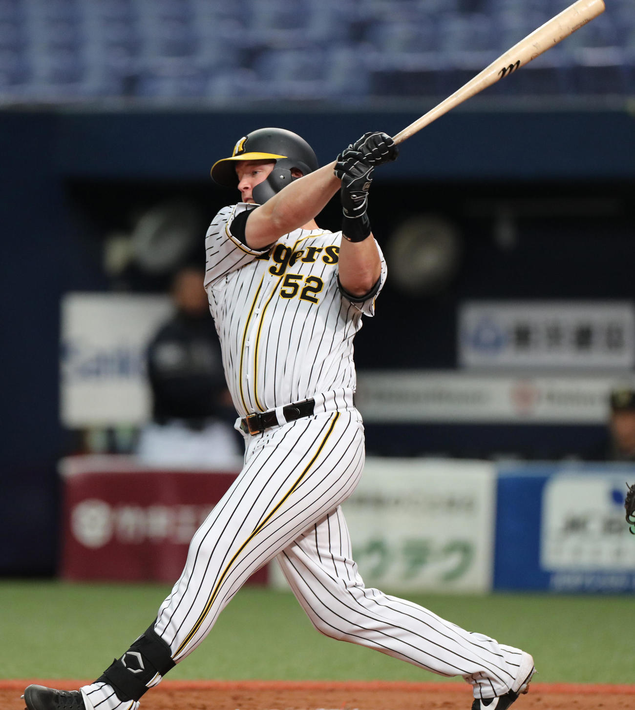 阪神対オリックス　3回裏阪神2死、左前打を放つサンズ（撮影・清水貴仁）