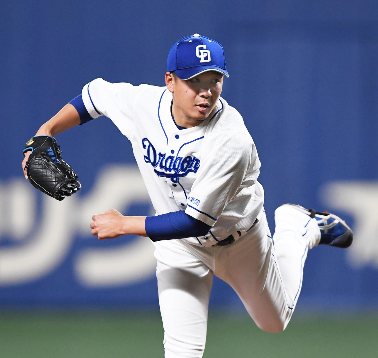 中日対ロッテ　1回表、登板する中日先発の大野（撮影・森本幸一）