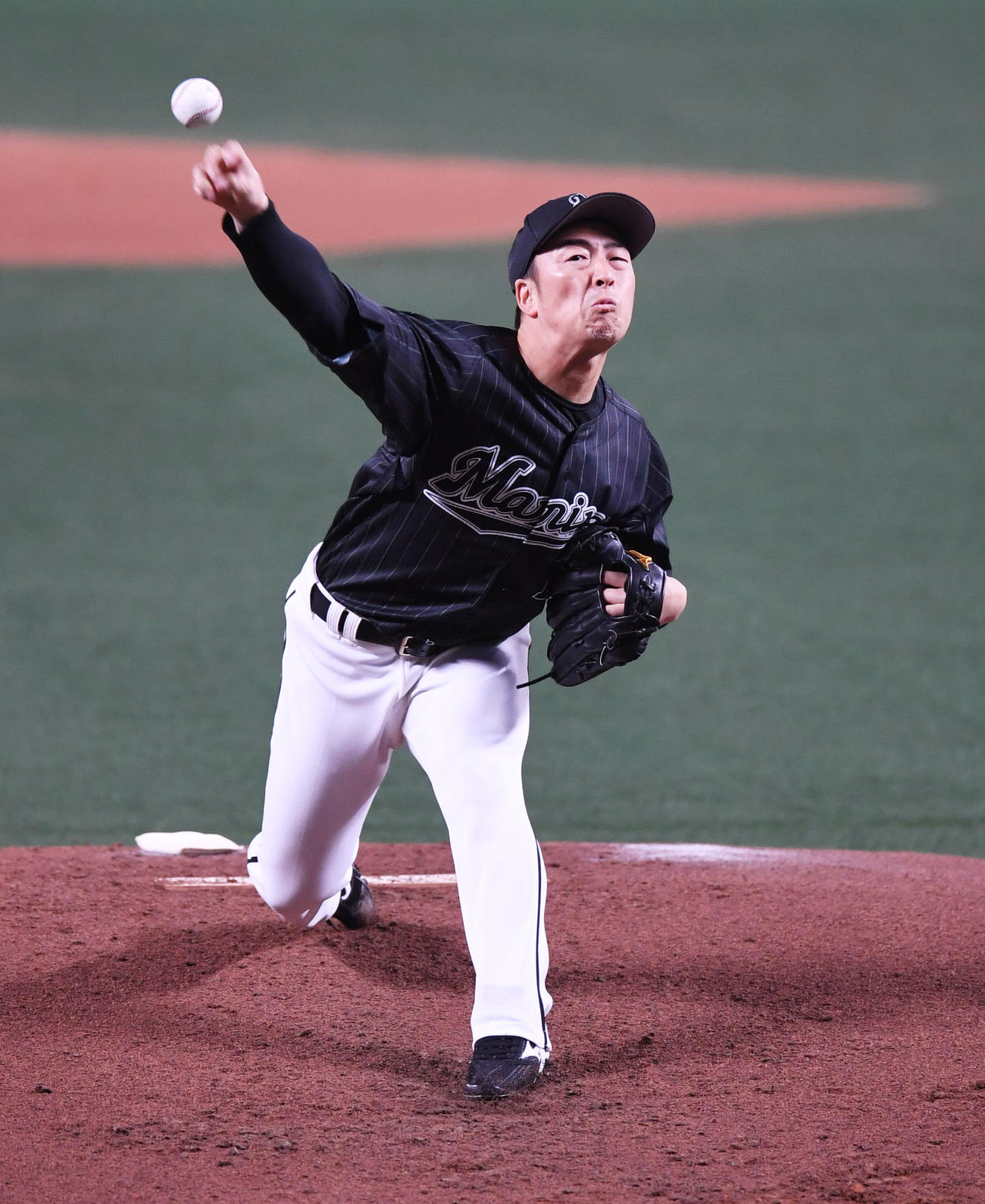 中日対ロッテ　1回裏、登板するロッテ先発の美馬（撮影・森本幸一）