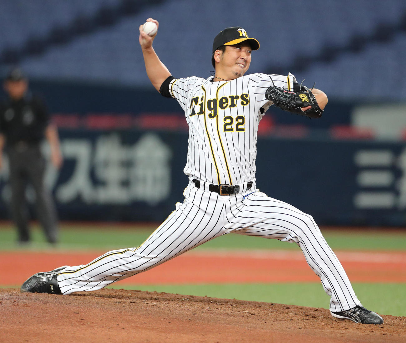6回に登板も5失点と打たれた藤川球児（撮影・清水貴仁）