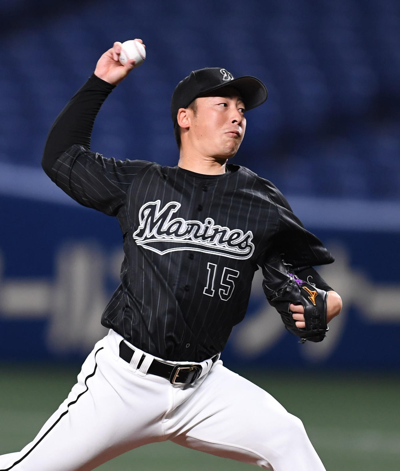 中日対ロッテ　1回裏、登板するロッテ先発の美馬学（撮影・森本幸一）