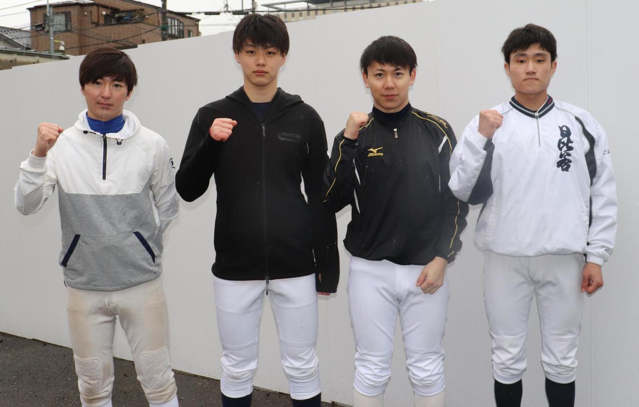 東大野球部に入部する新1年生。右から、日比谷OB・椎名さん、土浦一OB・矢追さん、仙台一OB・鈴木さん、奈良学園登美ケ丘OB・三田村さん（撮影・古川真弥）