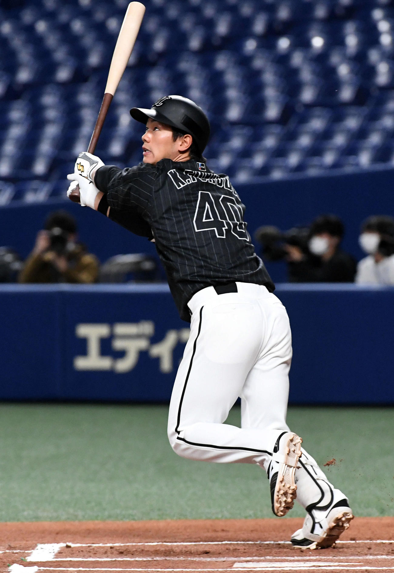 中日対ロッテ　1回表ロッテ無死、左越え先頭打者を放つ福田光（撮影・前岡正明）