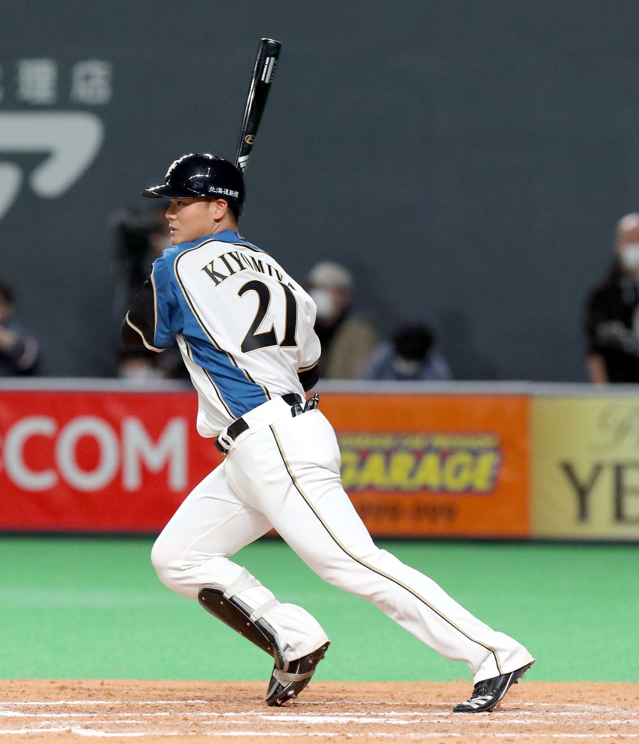 日本ハム対DeNA　9回裏日本ハム2死二、三塁、清宮は中前サヨナラ打を放つ（撮影・佐藤翔太）